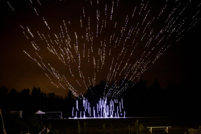 英特尔推出500种夜间光线展示的无人机