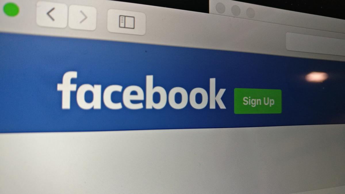 Facebook希望通过注册电子邮件来修改密码恢复