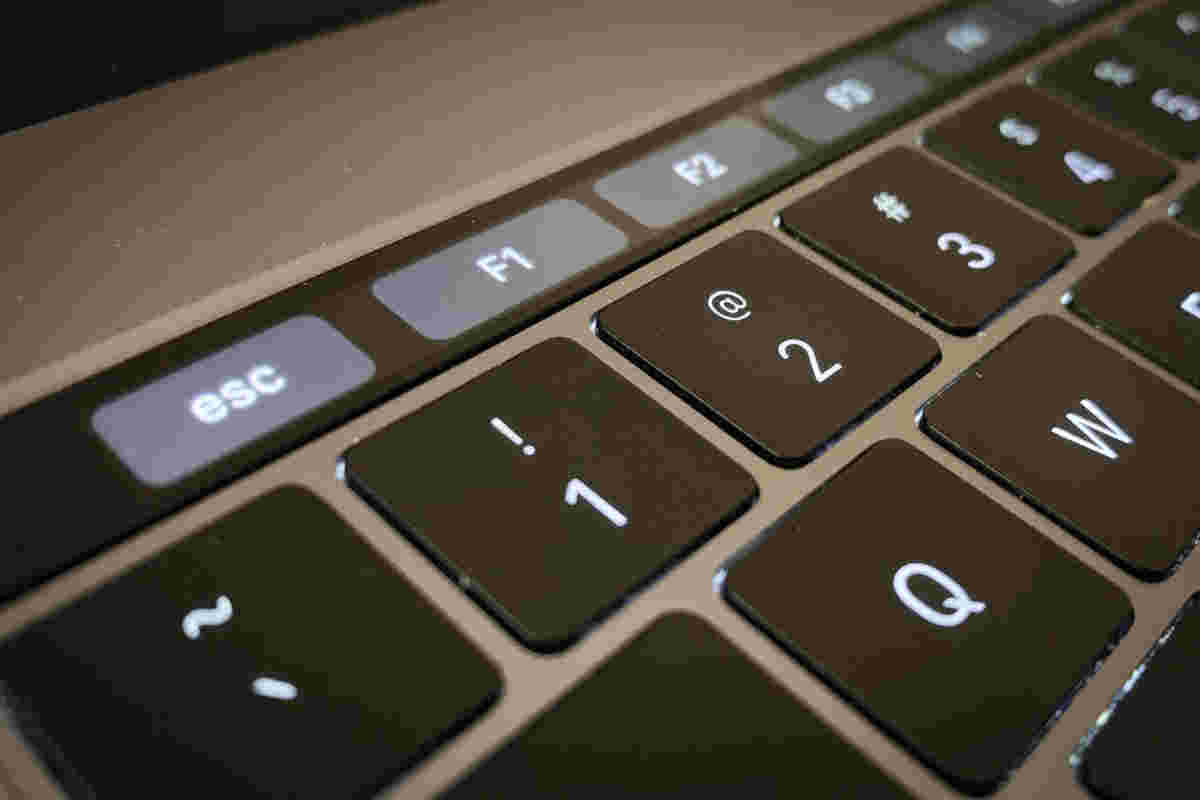 Apple再次尝试MacBook Pro键盘设计